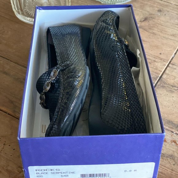 Stuart Weitzman Black Snakeskin Driving Mocs! Chic - Picture 2 of 6